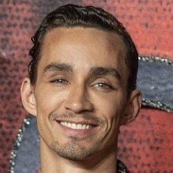 Robert Sheehan